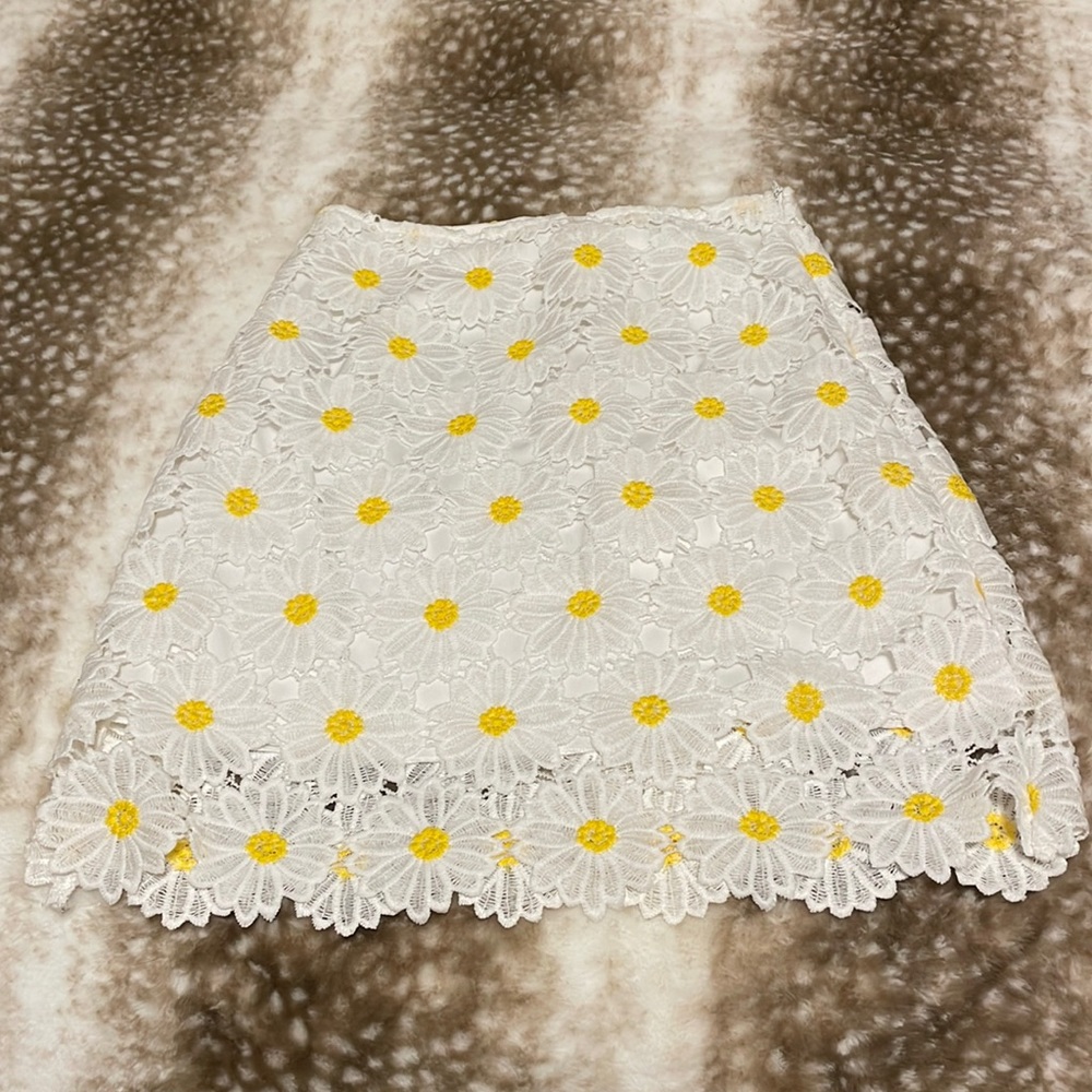 Miami daisy skirt size small